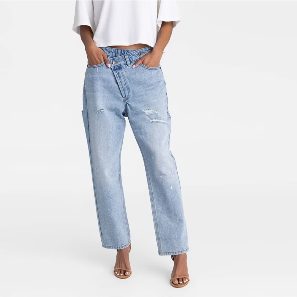 KBB by KAHLANA Women’s Mid-Rise Tapered Leg The Dylan Jean- Light Wash Size 16